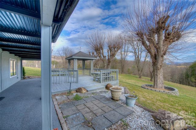 220 Grand View Lane, Burnsville, NC 28714