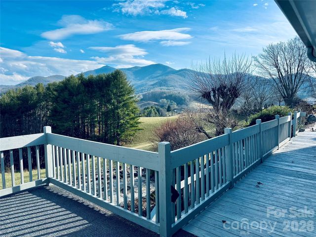 220 Grand View Lane, Burnsville, NC 28714