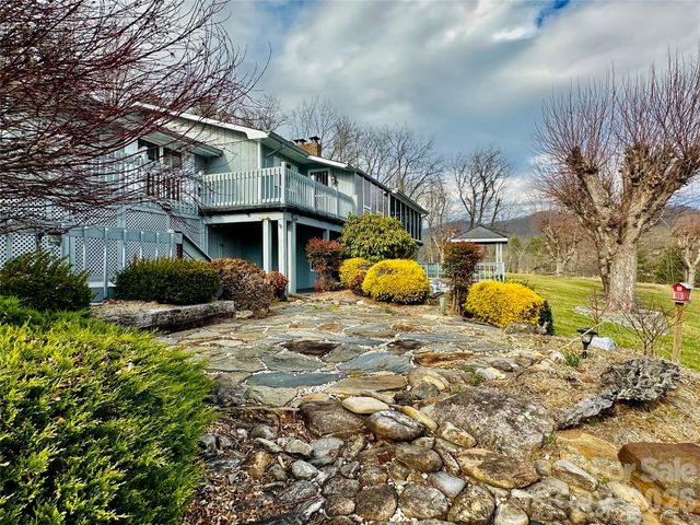 220 Grand View Lane, Burnsville, NC 28714