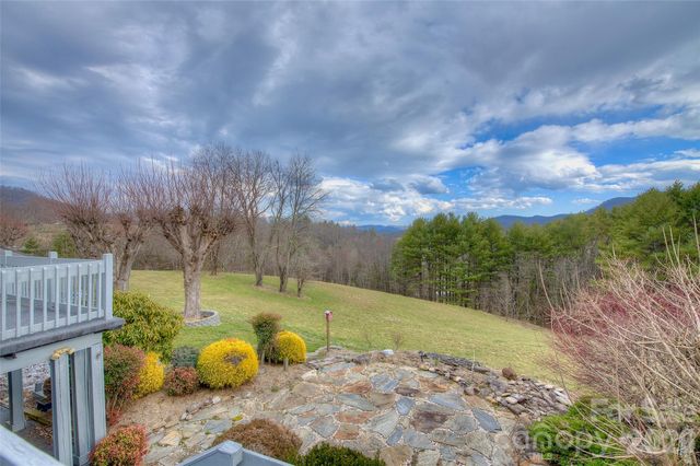 220 Grand View Lane, Burnsville, NC 28714