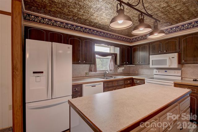 220 Grand View Lane, Burnsville, NC 28714