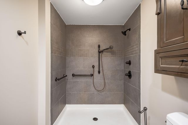 4710 Oak Lane Drive, Griffith, IN 46319