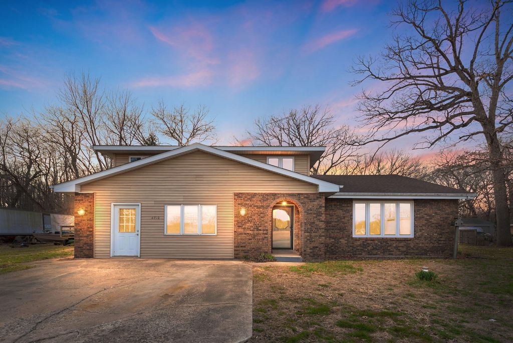 4710 Oak Lane Drive, Griffith, IN 46319