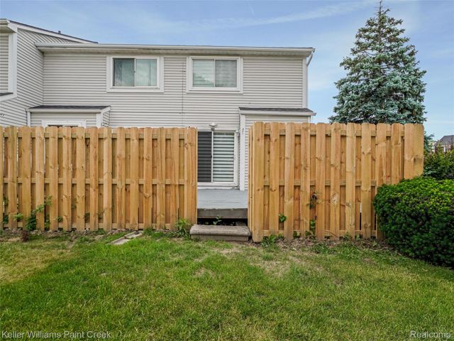 36650 Park Place Drive 51, Sterling Heights, MI 48310