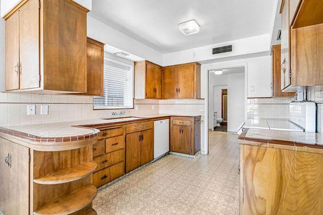 217 W Cortland Avenue, Fresno, CA 93705