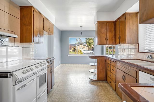 217 W Cortland Avenue, Fresno, CA 93705