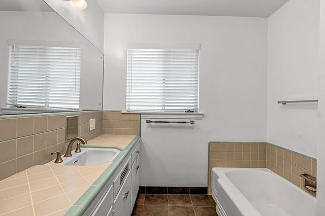 217 W Cortland Avenue, Fresno, CA 93705