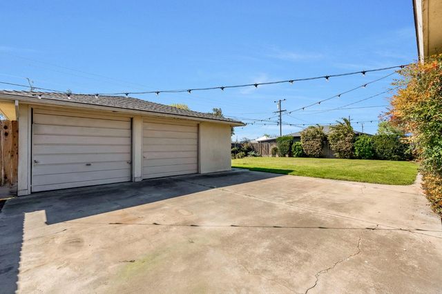 217 W Cortland Avenue, Fresno, CA 93705