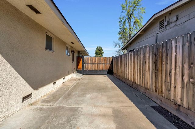 217 W Cortland Avenue, Fresno, CA 93705