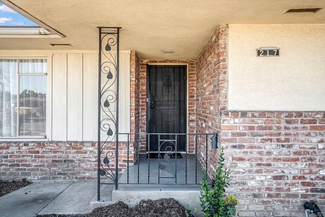 217 W Cortland Avenue, Fresno, CA 93705
