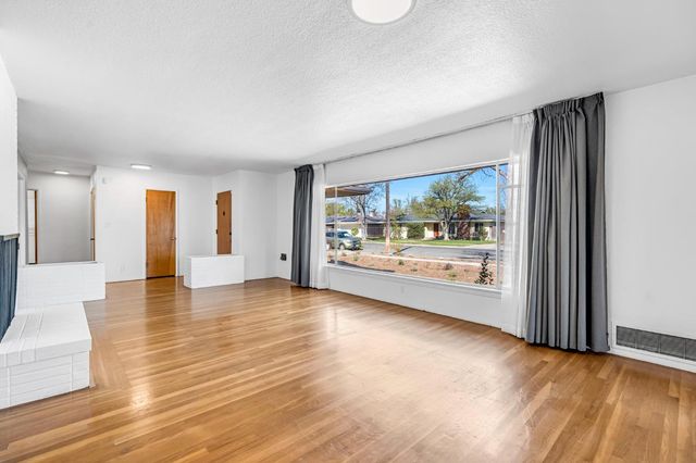 217 W Cortland Avenue, Fresno, CA 93705