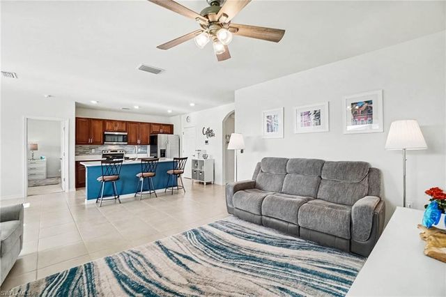 1813 NW 24th PL, Cape Coral, FL 33993