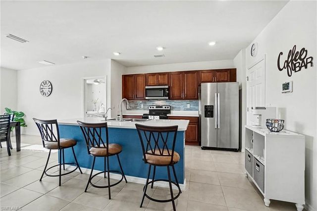 1813 NW 24th PL, Cape Coral, FL 33993