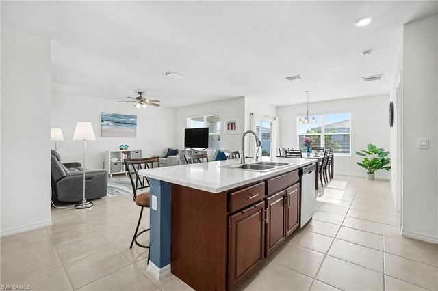 1813 NW 24th PL, Cape Coral, FL 33993