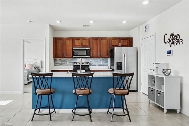 1813 NW 24th PL, Cape Coral, FL 33993