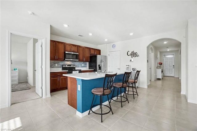 1813 NW 24th PL, Cape Coral, FL 33993