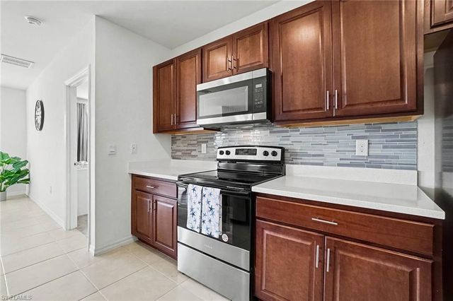 1813 NW 24th PL, Cape Coral, FL 33993