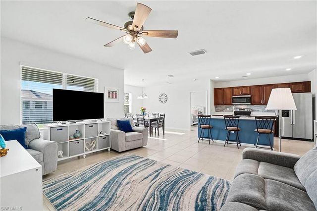 1813 NW 24th PL, Cape Coral, FL 33993