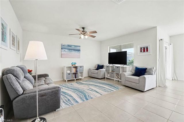 1813 NW 24th PL, Cape Coral, FL 33993