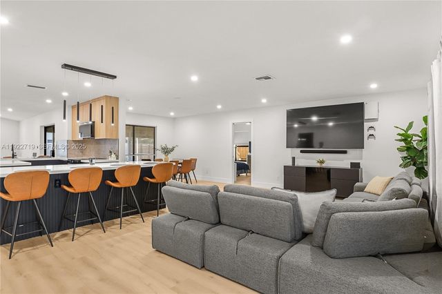 1462 SW 25th Ave, Deerfield Beach, FL 33442