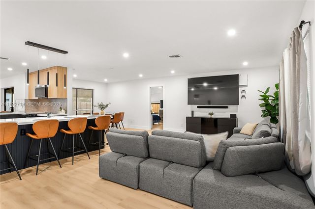 1462 SW 25th Ave, Deerfield Beach, FL 33442