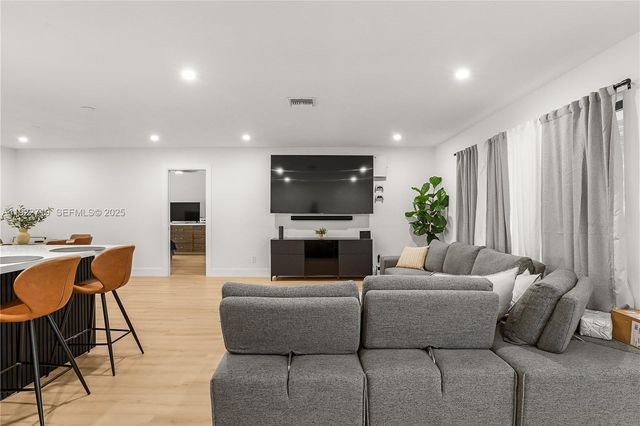 1462 SW 25th Ave, Deerfield Beach, FL 33442