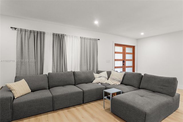 1462 SW 25th Ave, Deerfield Beach, FL 33442