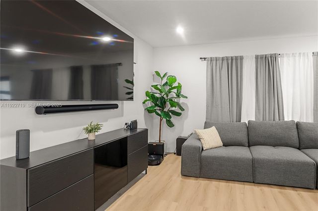 1462 SW 25th Ave, Deerfield Beach, FL 33442