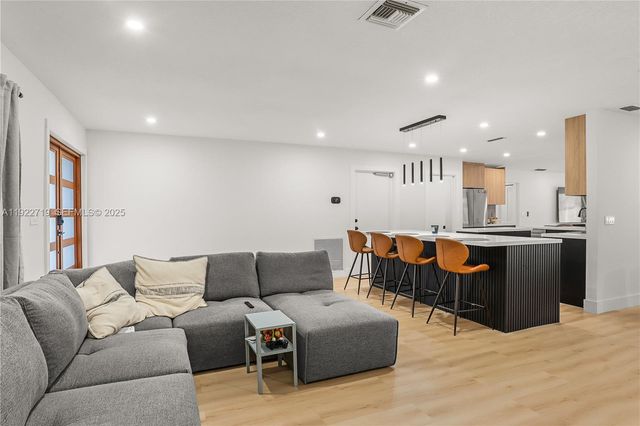 1462 SW 25th Ave, Deerfield Beach, FL 33442