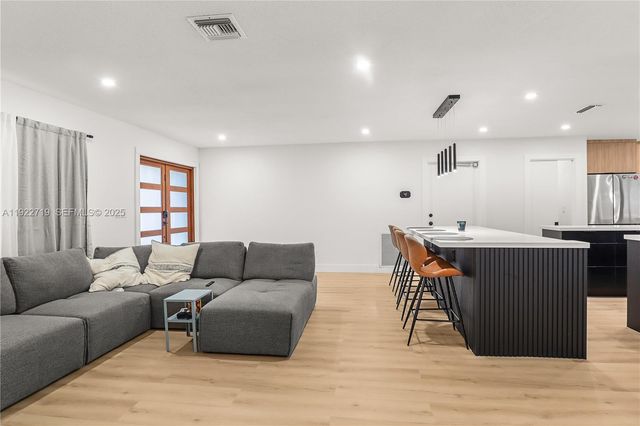 1462 SW 25th Ave, Deerfield Beach, FL 33442