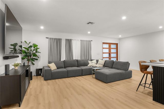 1462 SW 25th Ave, Deerfield Beach, FL 33442