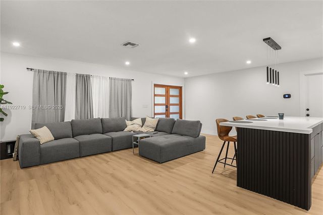 1462 SW 25th Ave, Deerfield Beach, FL 33442