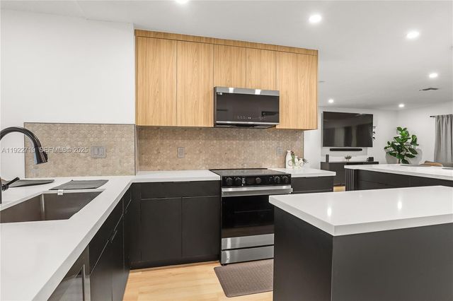 1462 SW 25th Ave, Deerfield Beach, FL 33442