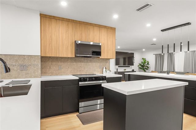 1462 SW 25th Ave, Deerfield Beach, FL 33442