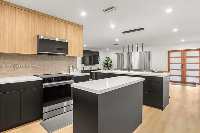 1462 SW 25th Ave, Deerfield Beach, FL 33442