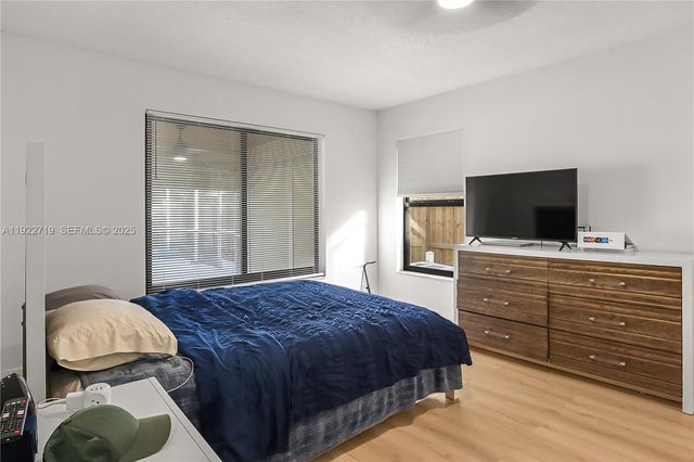 1462 SW 25th Ave, Deerfield Beach, FL 33442