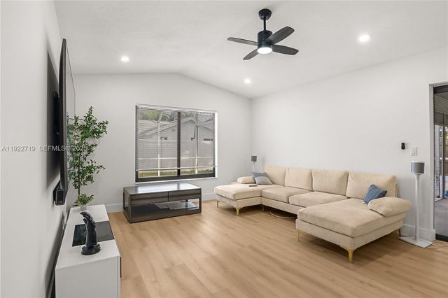 1462 SW 25th Ave, Deerfield Beach, FL 33442