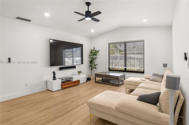 1462 SW 25th Ave, Deerfield Beach, FL 33442