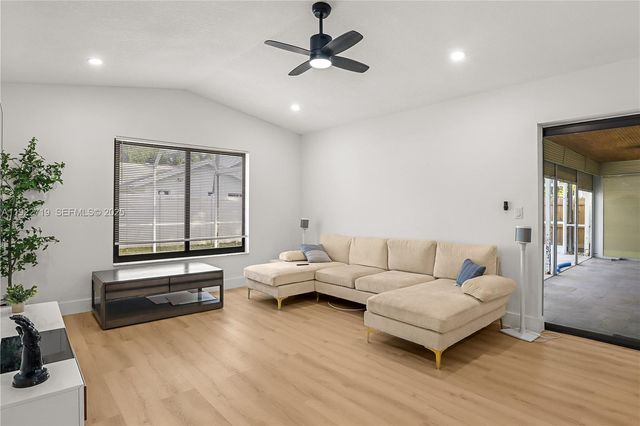 1462 SW 25th Ave, Deerfield Beach, FL 33442