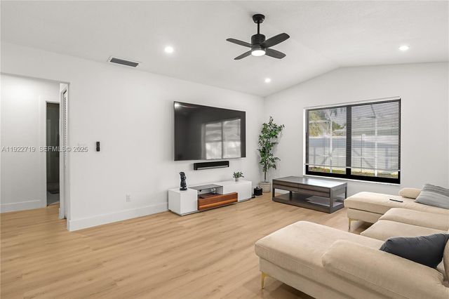 1462 SW 25th Ave, Deerfield Beach, FL 33442