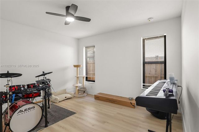 1462 SW 25th Ave, Deerfield Beach, FL 33442