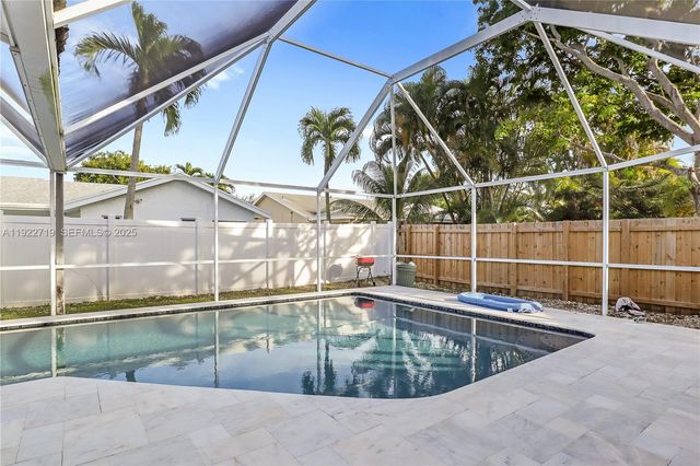 1462 SW 25th Ave, Deerfield Beach, FL 33442