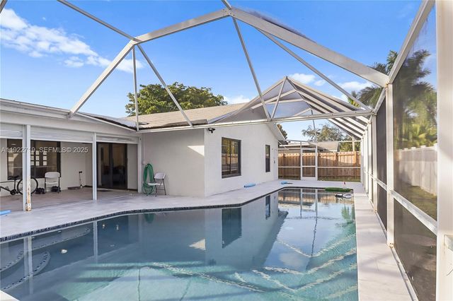 1462 SW 25th Ave, Deerfield Beach, FL 33442