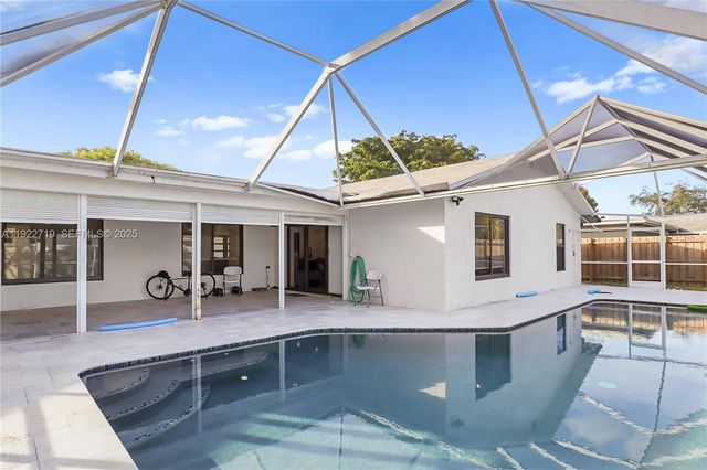 1462 SW 25th Ave, Deerfield Beach, FL 33442