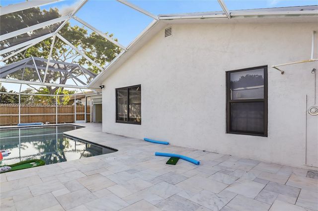 1462 SW 25th Ave, Deerfield Beach, FL 33442