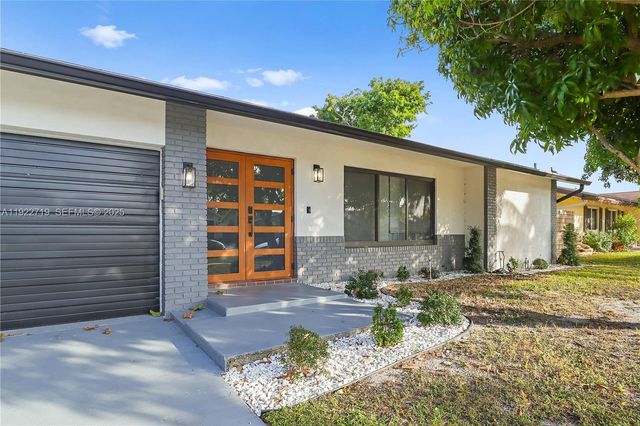 1462 SW 25th Ave, Deerfield Beach, FL 33442