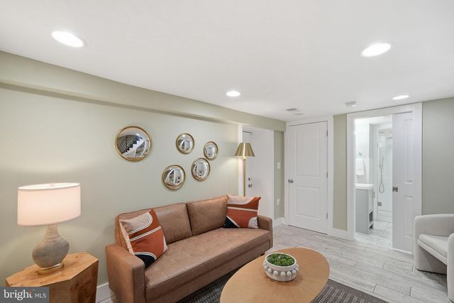 1604 D ST SE, Washington, DC 20003