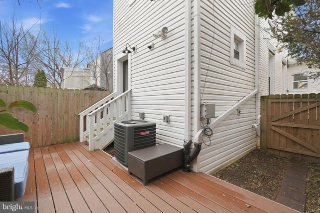 1604 D ST SE, Washington, DC 20003