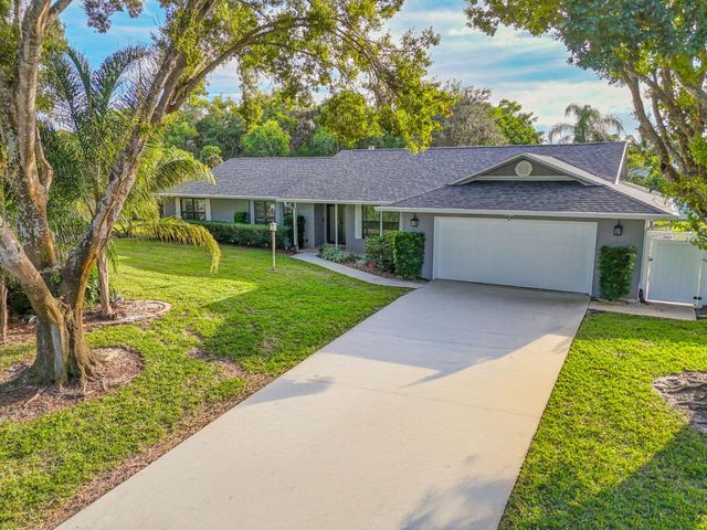 2530 NE Pinecrest Lakes Boulevard, Jensen Beach, FL 34957