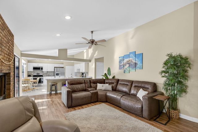 2530 NE Pinecrest Lakes Boulevard, Jensen Beach, FL 34957